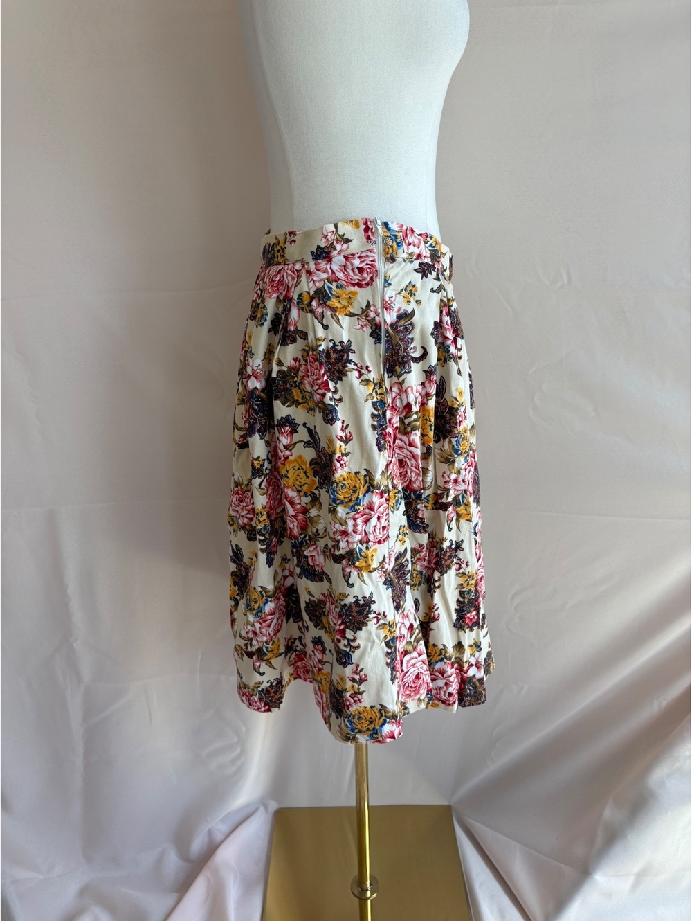 ModCloth Floral Pleated Skirt with Pockets, Size Large - Picture 4 of 6